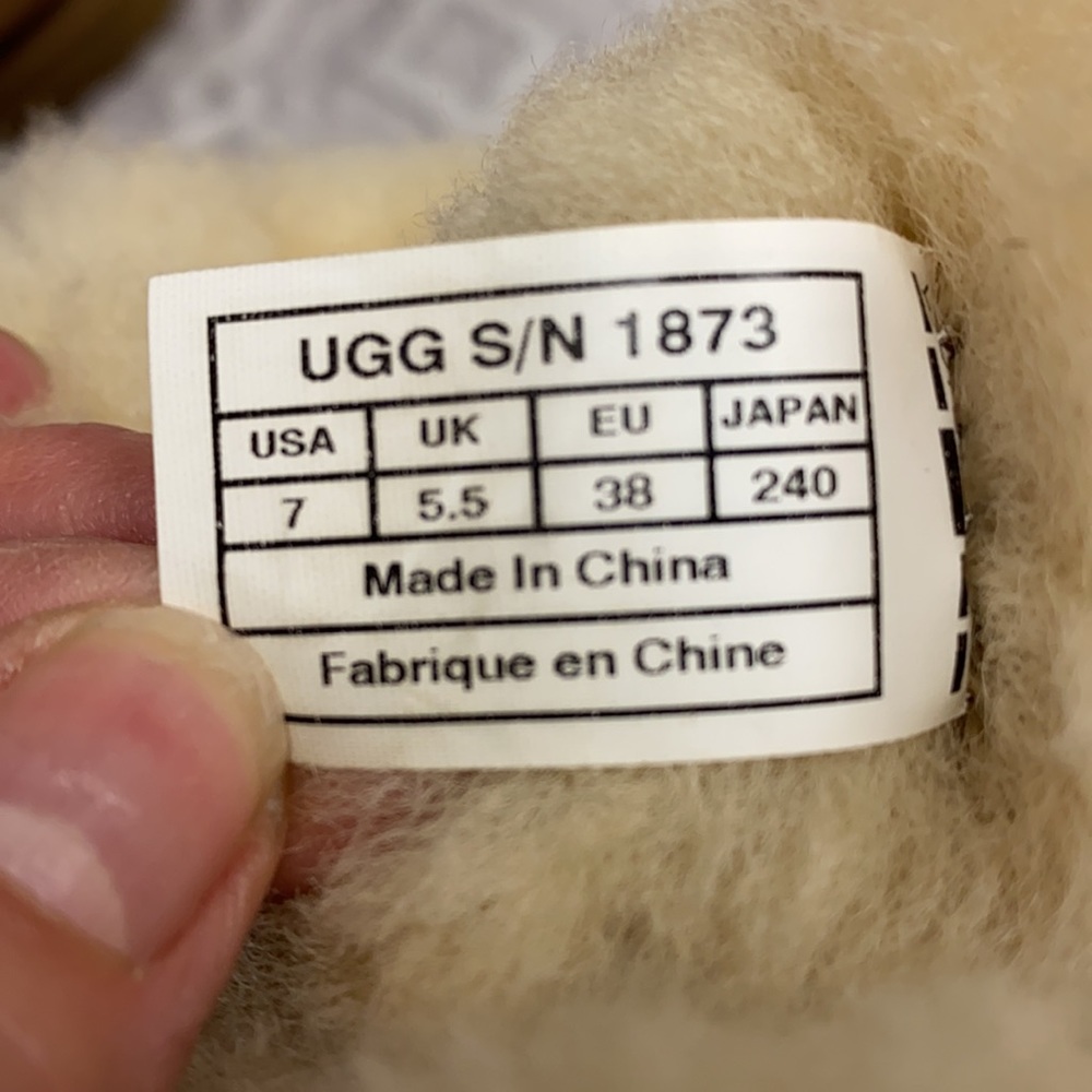 Ugg Bailey Boots. Size 7 - Picture 9 of 13